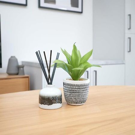 A Stylish Apartment With Parking In Preston เพรสตัน ภายนอก รูปภาพ