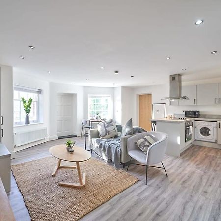 A Stylish Apartment With Parking In Preston เพรสตัน ภายนอก รูปภาพ