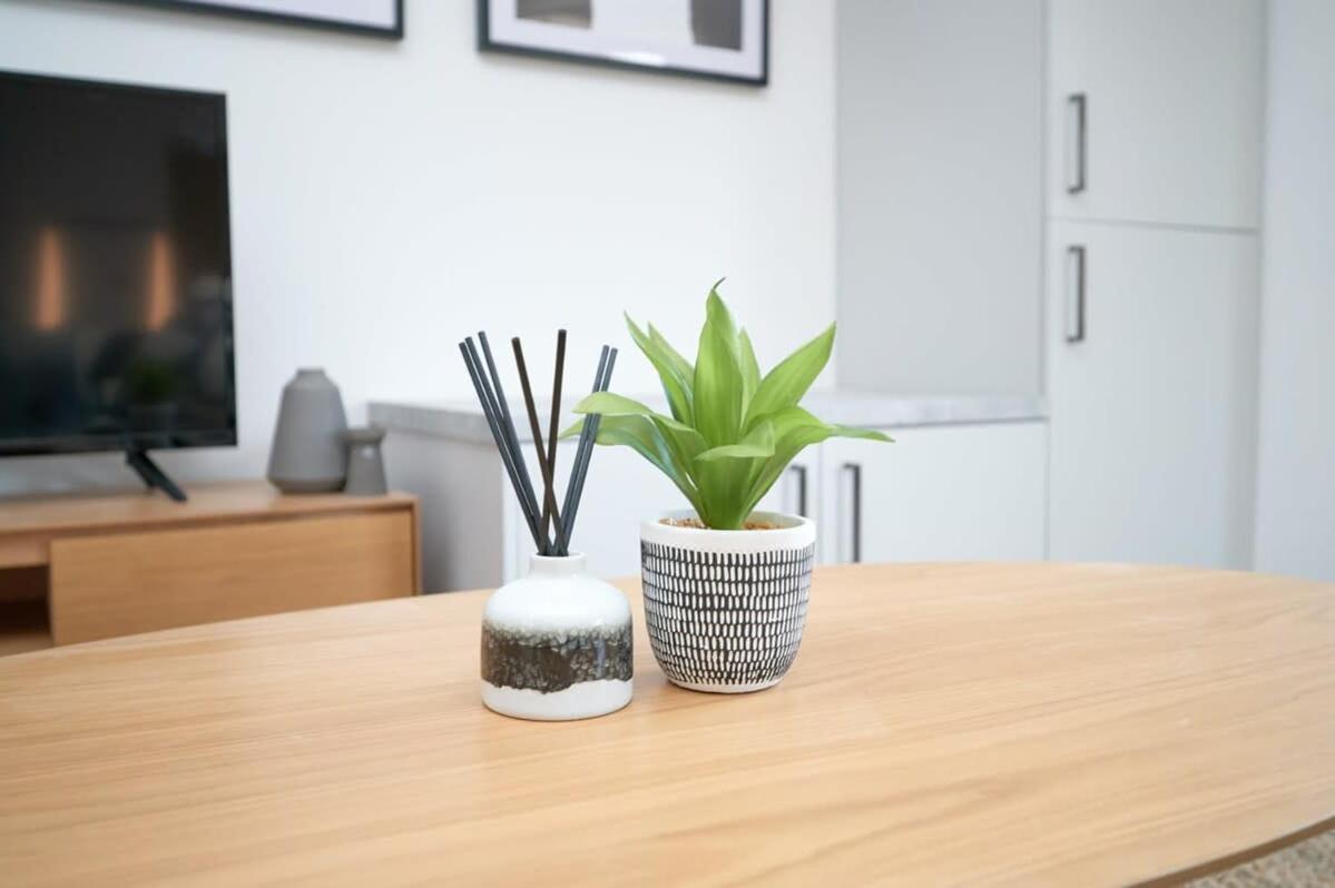 A Stylish Apartment With Parking In Preston เพรสตัน ภายนอก รูปภาพ