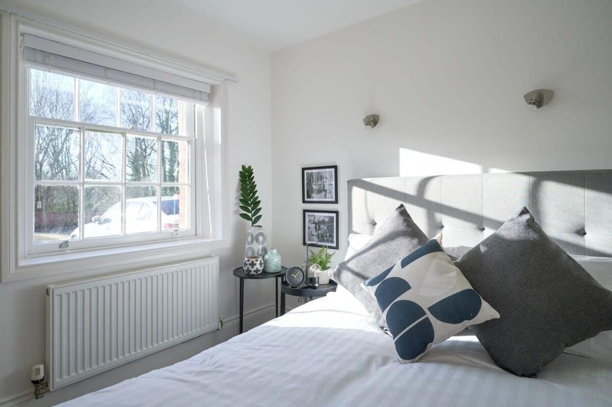 A Stylish Apartment With Parking In Preston เพรสตัน ภายนอก รูปภาพ
