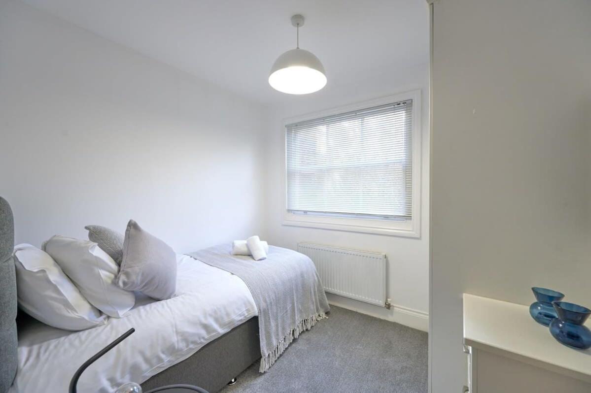 A Stylish Apartment With Parking In Preston เพรสตัน ภายนอก รูปภาพ
