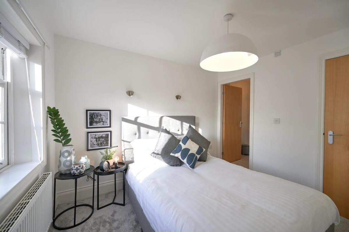 A Stylish Apartment With Parking In Preston เพรสตัน ภายนอก รูปภาพ